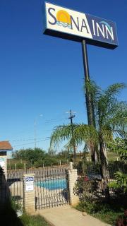 Sona Inn - Dilley - 3