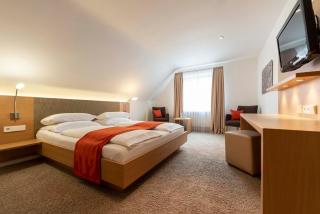 Hotel Gasthof Krone - Niederstetten - 1