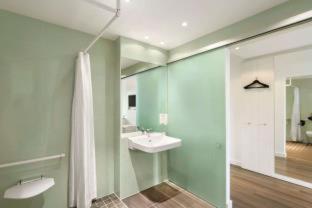 Super 8 by Wyndham Munich City North - Munich - 8