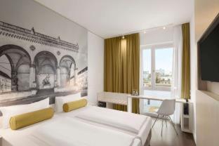 Super 8 by Wyndham Munich City North - Munich - 5