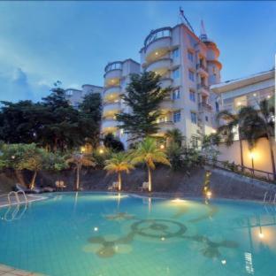 Grand Eska Hotel & Suites Batam - 2