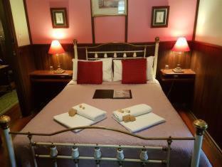 Bridgefield Guest House - 9