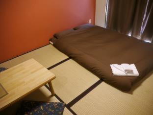 J-Hoppers Hiroshima Guesthouse - 8