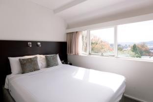 St Ives Apartments - 7