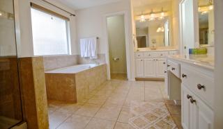 River Oaks 4BD Home Walkable to Whole Foods & Eateries - 3