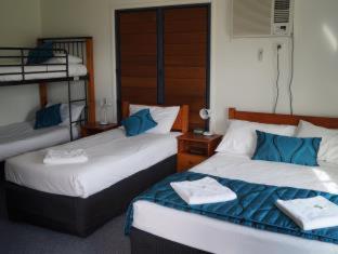 Tin Can Bay's Sleepy Lagoon Motel - 6