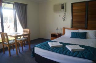 Tin Can Bay's Sleepy Lagoon Motel - 2