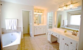 River Oaks 4BD Home Walkable to Whole Foods & Eateries - 2