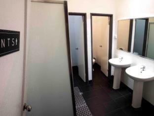 Shiralee Hostel -note - Valid passport required to check in - Perth - 7