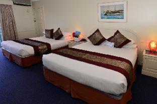 Twin Towers Inn - 9