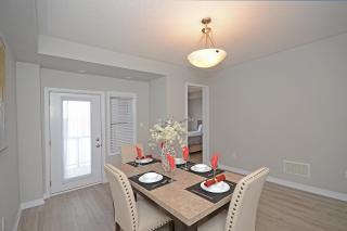 Royal Stays Townhome Collection - 3 Bedroom Townhome in Oakville - 7