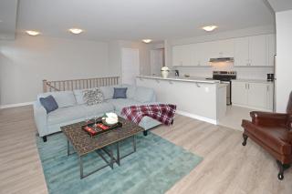 Royal Stays Townhome Collection - 3 Bedroom Townhome in Oakville - 5