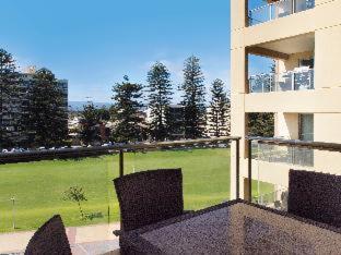 Oaks Glenelg Plaza Pier Suites - Adelaide - 9