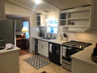 Beaufort SC New Renovation, Close to Parris Island, Historic Downtown, Beautiful Beaches, Sleeps 8 - Beaufort - 6