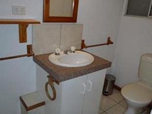 Beachside Holiday Units - Bowen - 5