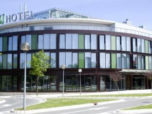 Hotel Jardines de Uleta Suites - Vitoria-Gasteiz - 9