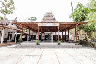 Griya Erlangga Homestay - 0