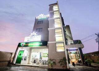 RedDoorz Plus near Rizal Junction - 9