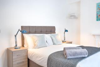 Large Green Garden, 4 Bedrooms, Sleeps 8 - 0