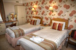 Lion Hotel & Studio Apartments - Criccieth - 2