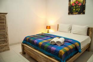 Nyoman Guesthouse and Grill - Nusa Lembongan - 9