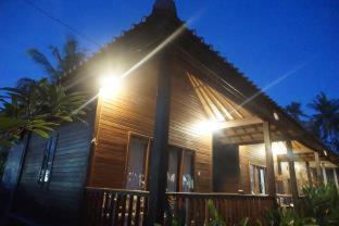Nyoman Guesthouse and Grill - Nusa Lembongan - 6