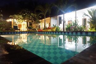 Nyoman Guesthouse and Grill - Nusa Lembongan - 4