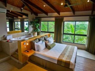 Coco de Mer Hotel and Black Parrot Suites - 9