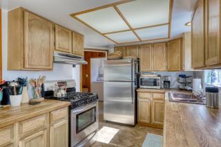 Casual and Cute Cabin Near the Lake - Tahoe Vista - 7