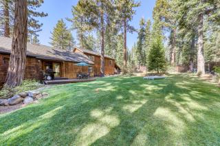 Casual and Cute Cabin Near the Lake - Tahoe Vista - 2