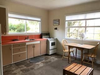 Driftwood Village Cottages - Sturdies Bay - 1
