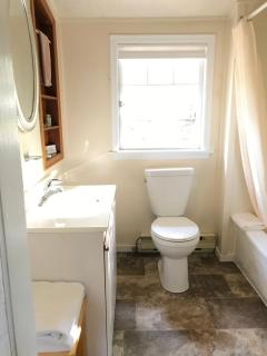 Driftwood Village Cottages - Sturdies Bay - 9