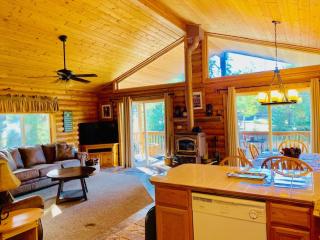 Adventure Awaits 3King Bed,2Bath Log Cabin in heart of Duck Creek Village! - Duck Creek Village - 5