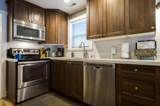2br Empire Avenue WALK to Lifts and Main St - No Car Required! - 8