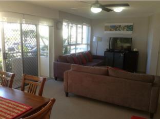Surfcomber on the Beach - Maroochydore - 9