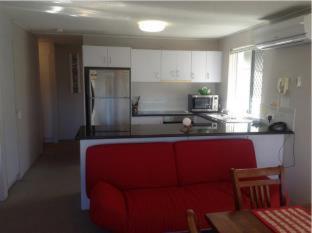 Surfcomber on the Beach - Maroochydore - 3