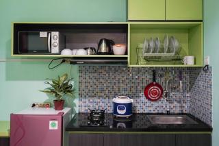 Elegant and Comfy 1BR Green Central City Glodok Apartment By Travelio - Jakarta - 7