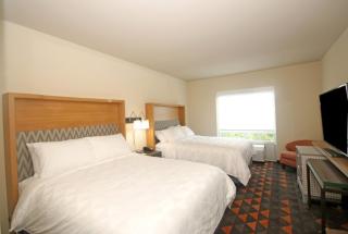 Holiday Inn & Suites - Fayetteville W-Fort Bragg Area by IHG - Fayetteville - 2
