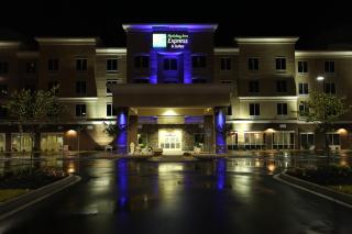 Holiday Inn Express Hotel & Suites Goldsboro - Base Area by IHG - 9