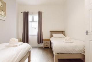 Handpost Lodge - Newport - 5