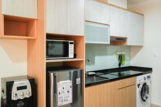 Stunning Studio Room at Menteng Park Apartment By Travelio - 7