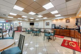 Econo Lodge Downtown - Louisville - 8
