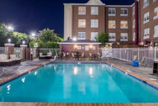 Holiday Inn and Suites Addison by IHG - 4