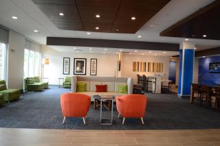 Holiday Inn Express & Suites - Charlotte NE - University Area by IHG - Charlotte - 1