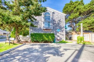 Beaches Inn | Sand Dune Townhouse - Cannon Beach - 0
