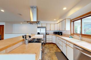 South Lakeshore Waterfront Oasis - Chelan - 1