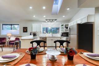 Perfectly Placed Plum Cottage - Bend - 5