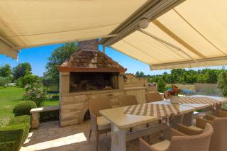 Beautiful villa Divina with large pool, sauna & hydrommassage near Pula, high level of privacy - Šišan - 1