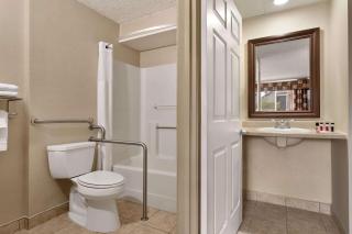 Days Inn by Wyndham Airport/Maine Mall - South Portland - 1