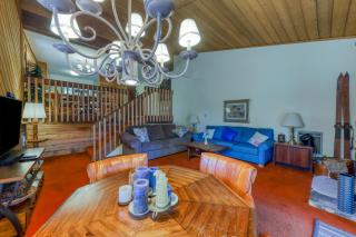 Huntington Lair Condominium - Lakeshore - 8